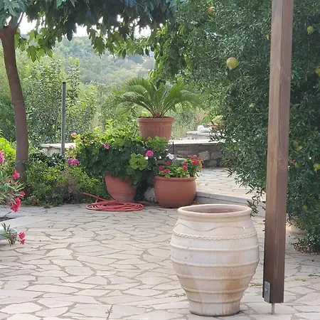 Steinhaus In Leonido Mit Parkplatz By Interhome 度假居 *