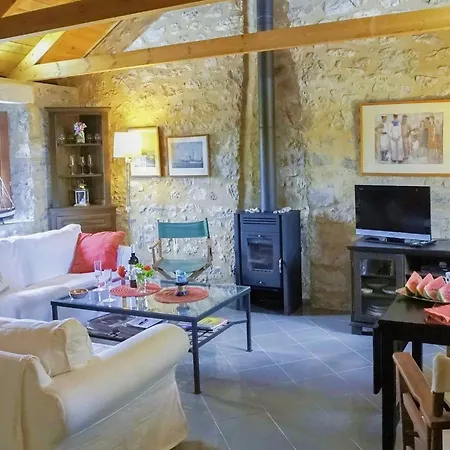 Casa de Férias Steinhaus In Leonido Mit Parkplatz By Interhome *