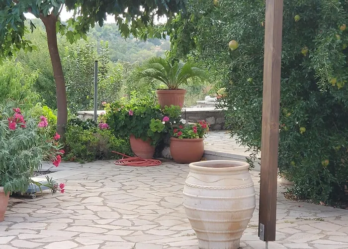 Steinhaus In Leonido Mit Parkplatz By Interhome Casa de Férias *