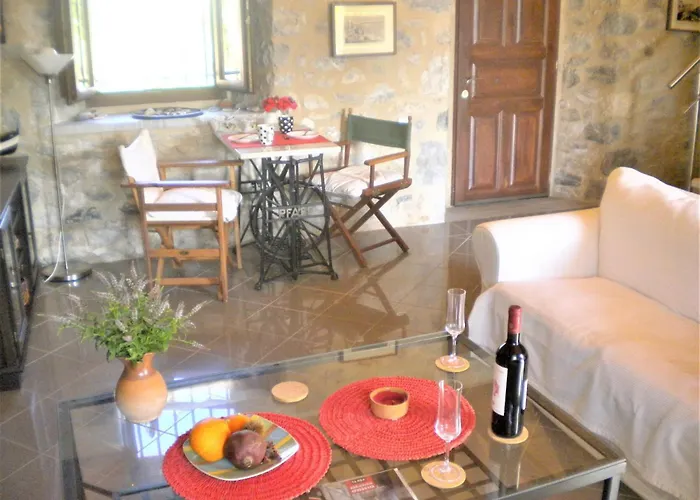 Steinhaus In Leonido Mit Parkplatz By Interhome 利昂尼迪翁