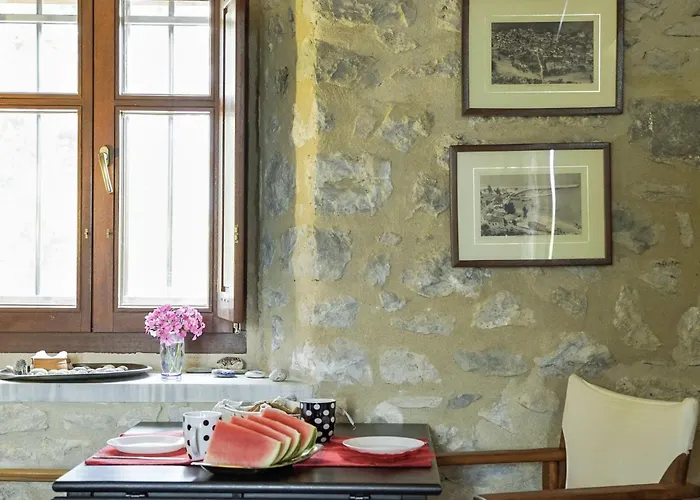 Steinhaus In Leonido Mit Parkplatz By Interhome 度假居 利昂尼迪翁