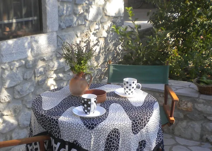 Steinhaus In Leonido Mit Parkplatz By Interhome 度假居 利昂尼迪翁