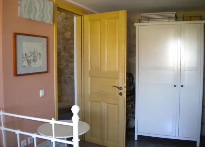 Steinhaus In Leonido Mit Parkplatz By Interhome 度假居 利昂尼迪翁