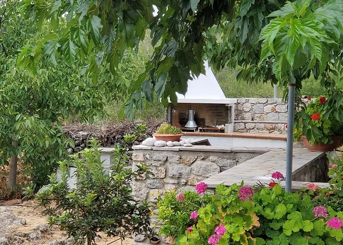 Steinhaus In Leonido Mit Parkplatz By Interhome Casa de Férias *
