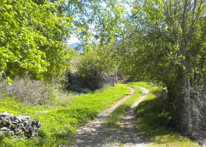 Steinhaus In Leonido Mit Parkplatz By Interhome 利昂尼迪翁